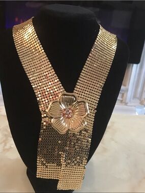 Elegant Gold Floral Statement Necklace